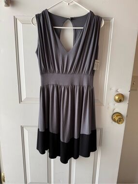 NWT vfish Gray and Black V-Neck Sleeveless Mini Dress Medium